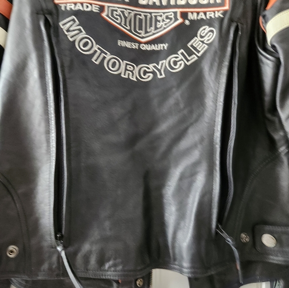Womens leather Harley Davidson jacket with insert - Picture 13 of 16